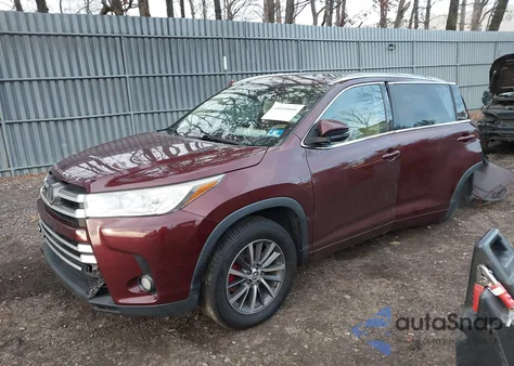 2018 Toyota Highlander Xle z USA, uszkodzony, nr VIN 5TDKZRFH7JS242539